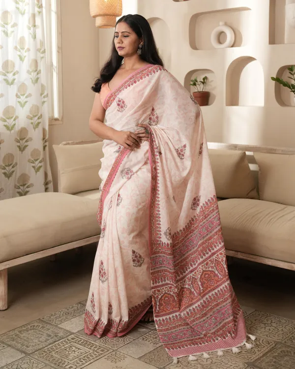 White_Peach_Cotton_Hblock_Print_Mul_Saree_With_Tassels_For_Women